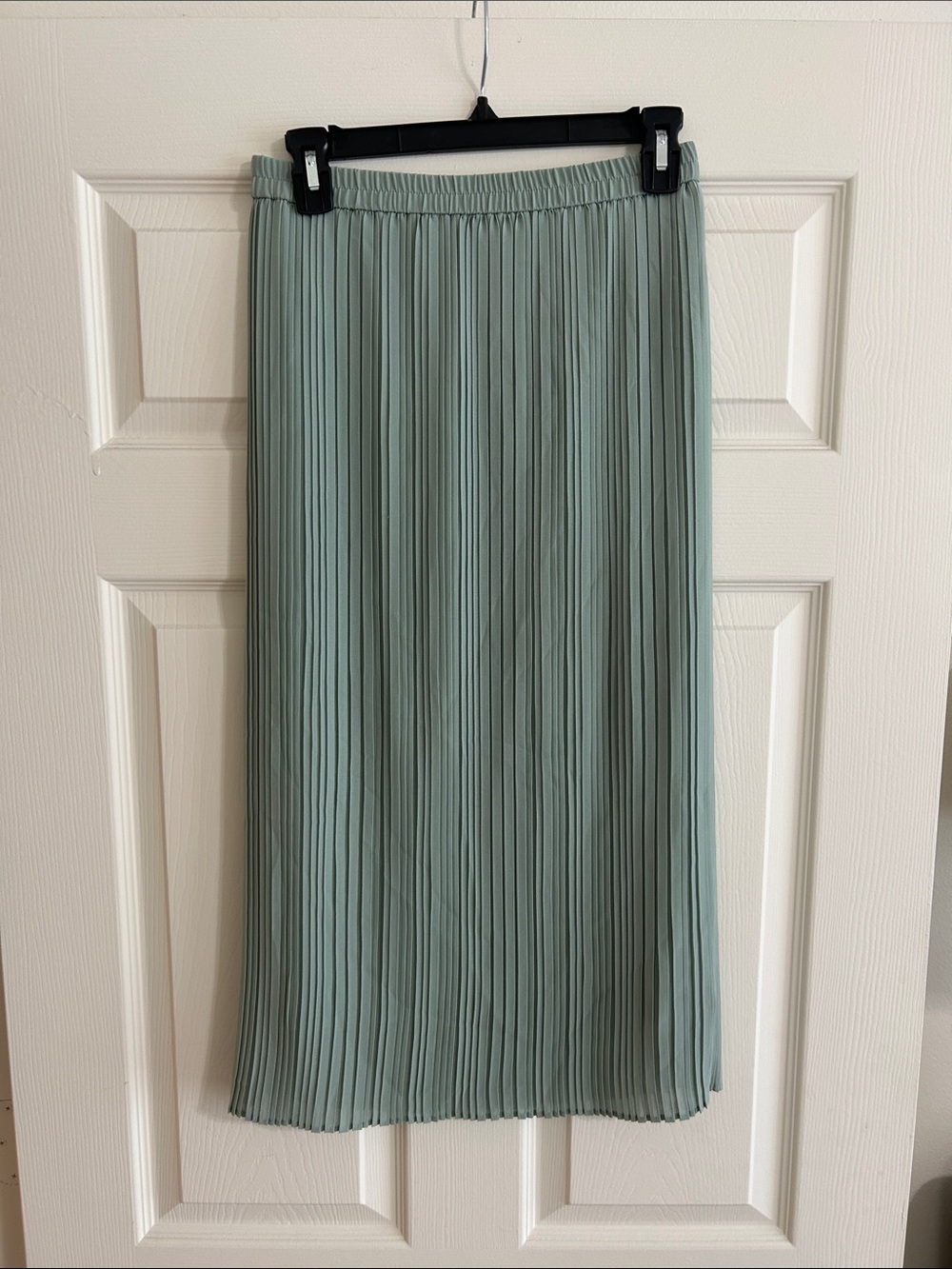Uniqlo Pleated Midi Skirt in Sage